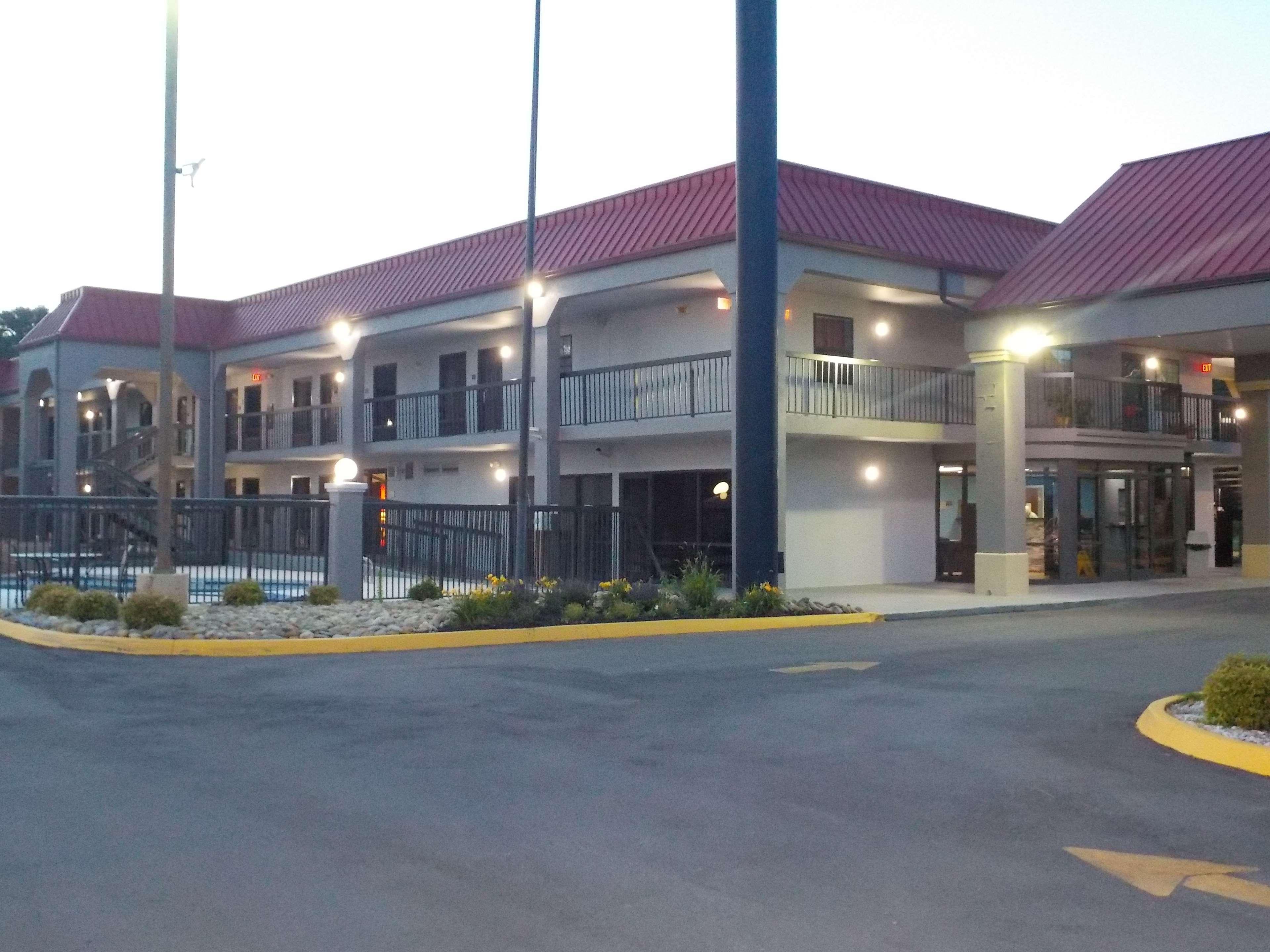 Surestay Hotel By Best Western Lenoir City Exterior photo