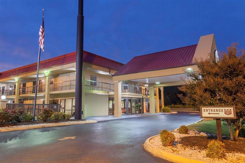 Surestay Hotel By Best Western Lenoir City Exterior photo